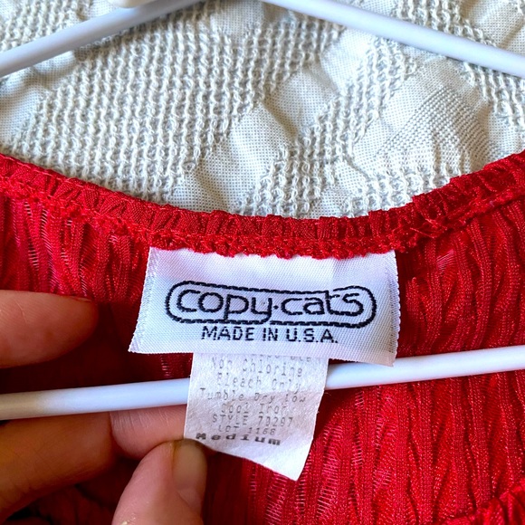 Vintage red textured t-shirt blouse - Picture 3 of 6